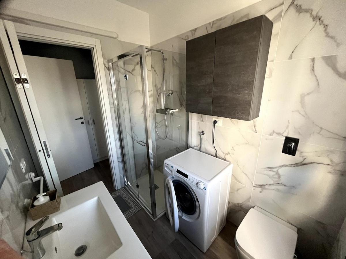 Apartamento Bilocale Con Netflix Incluso Lodi Exterior foto