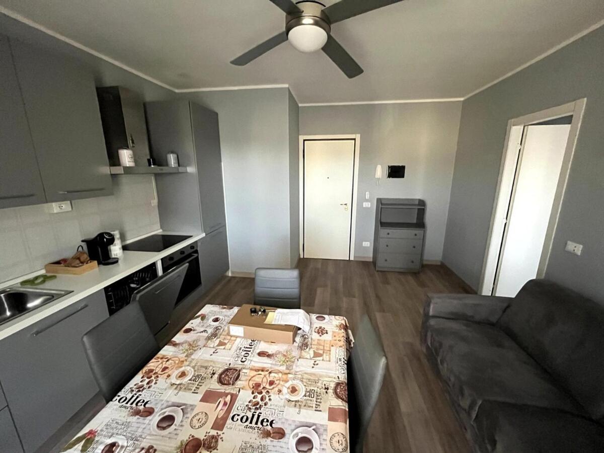 Apartamento Bilocale Con Netflix Incluso Lodi Exterior foto